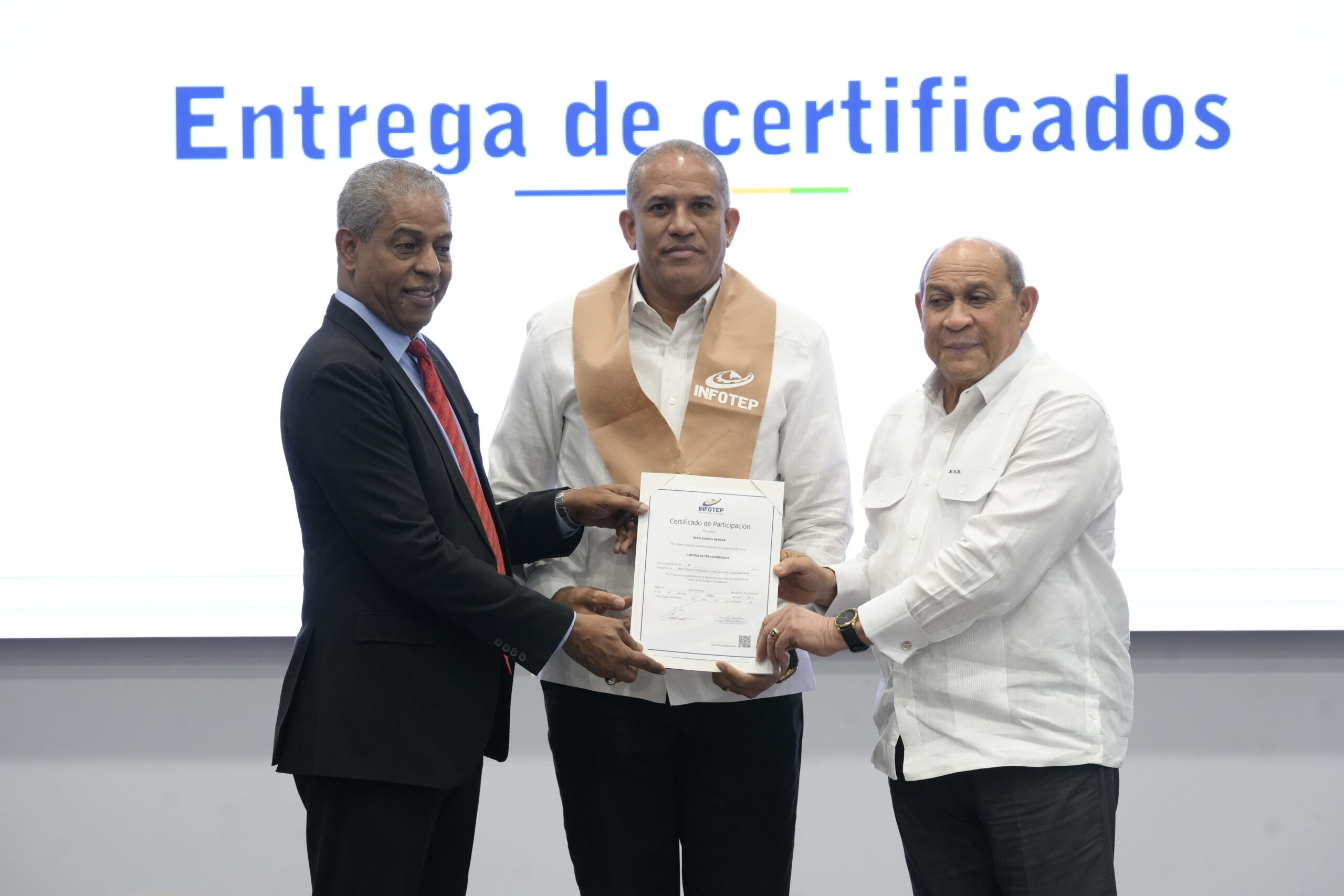 Imagen destacada de: INFOTEP y DIECOM certifican a 44 colaboradores en Liderazgo Transformador